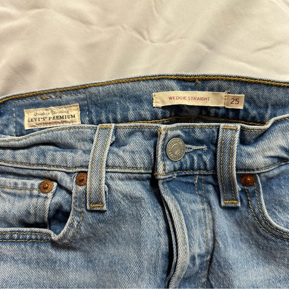 Levi’s Wedgie Straight Jeans - Picture 4 of 5
